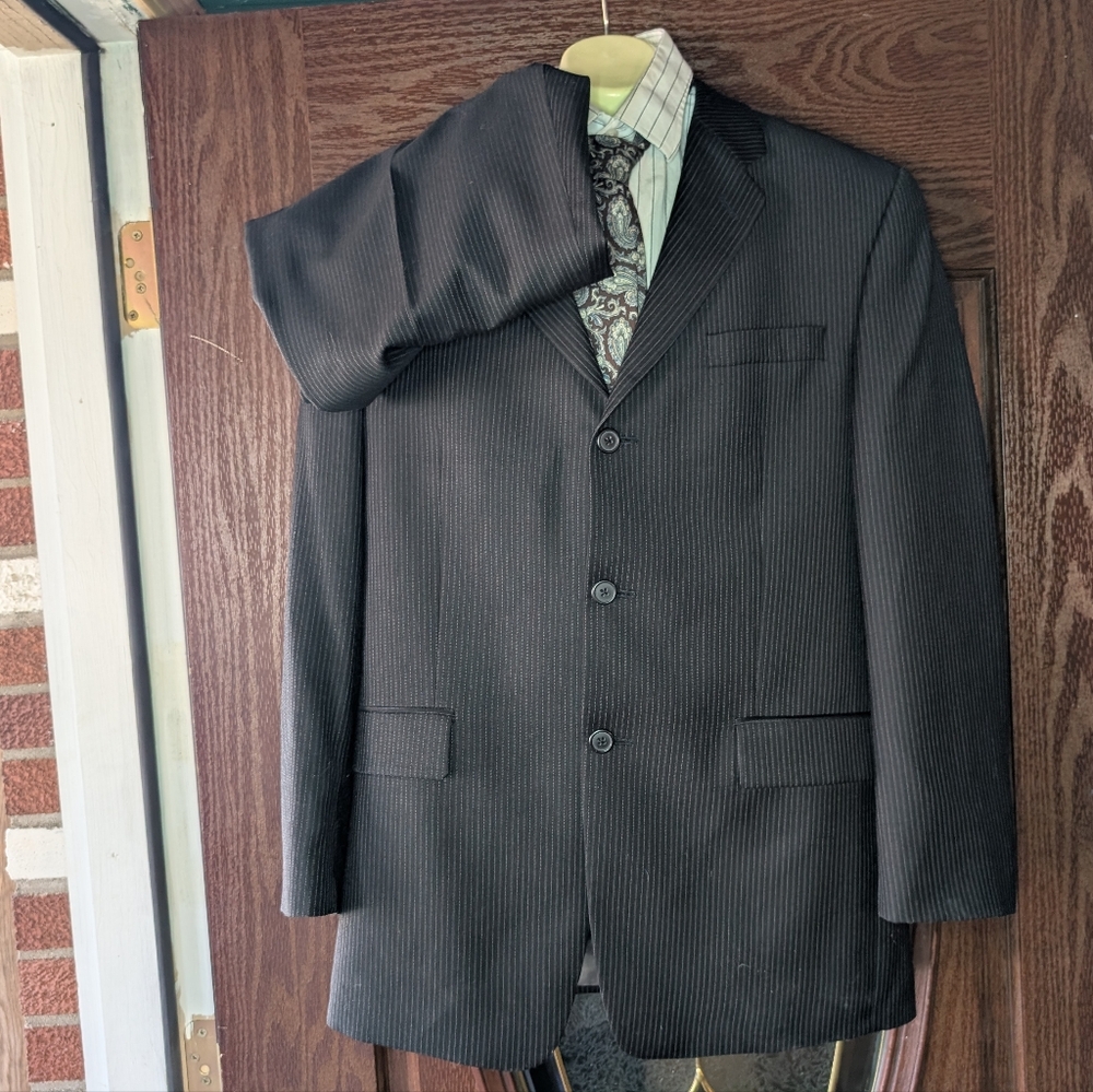 Calvin Klein 2 Pc Wool Black Pinstripe Suit 40r